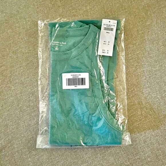 Abercrombie Essential Tuckable High-Neck Rib Tank - Picture 4 of 4